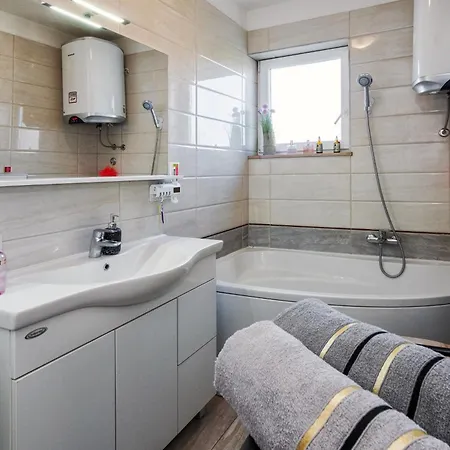 L & V * Split
