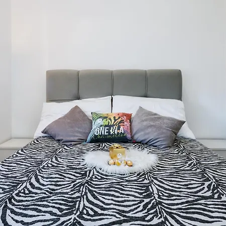 L & V Apartment Split