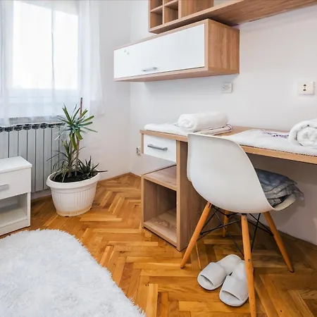 L & V Apartment Split