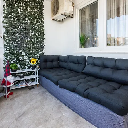 Апартаменты L & V *