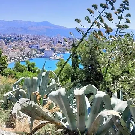 L & V Апартаменты *